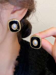 Set de 5 pendientes de mariposa y flores redondos vintage en negro, diseño minimalista y único, adecuado para uso diario y ocasiones, otoño/invierno