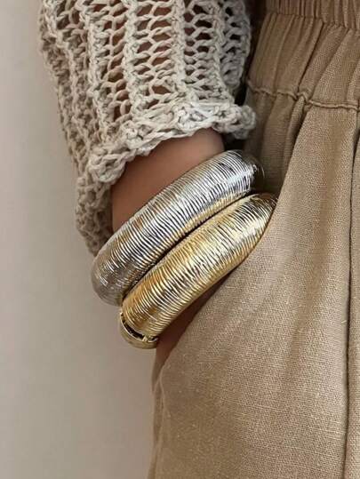 1pc Exaggerated Metal Style Geometric Minimalist Striped Alloy Cuff Bracelet, Snap Closure, Gold-Color