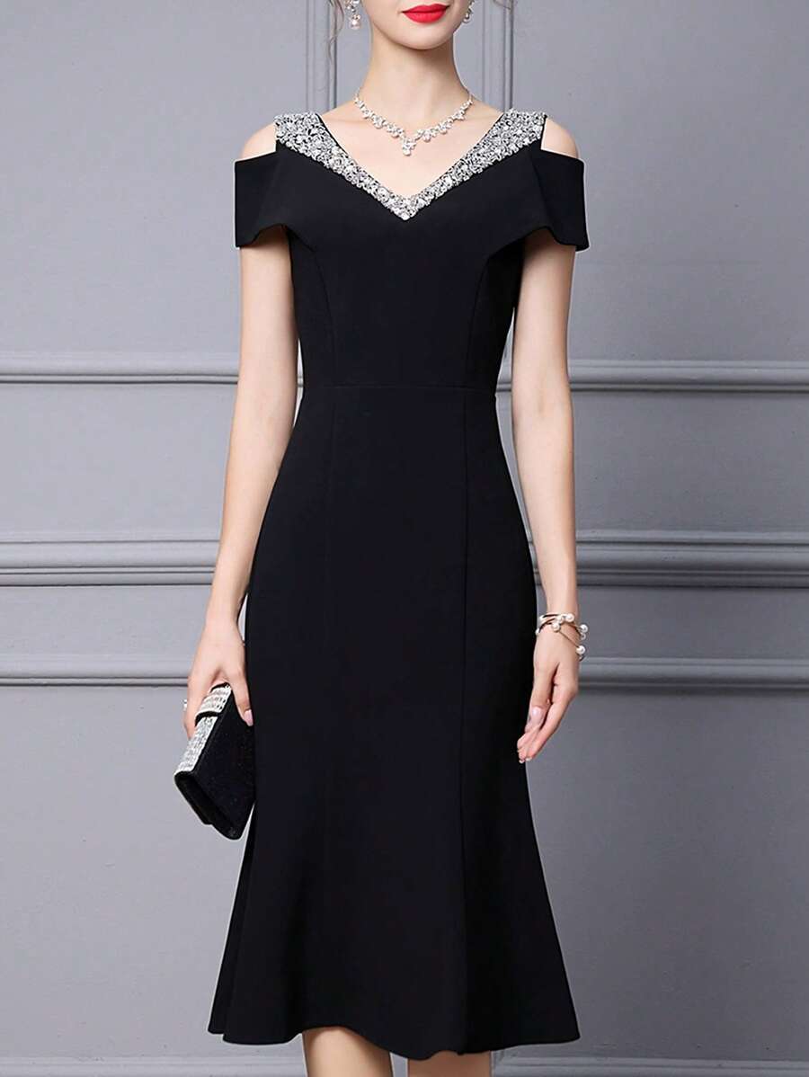 Vestido de fiesta negro con espalda descubierta, de corte sirena, de longitud media y elegante. Prenda formal para mujer con cuello en V, con un ligero estiramiento, detalles de diamantes en el frente, cremallera en la espalda. Adecuado para todas las estaciones y ocasiones como diario, casual, boda, cena, fiesta, compromiso, ceremonia, banquete, social, vacaciones, cumpleaños.