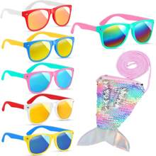Set de 6 artículos de regalo temáticos de playa, piscina y fiesta de cumpleaños, entre los que se incluyen bolsas de regalo, accesorios para el verano y la piscina, y detalles de fiesta con temática oceánica y de tiburones