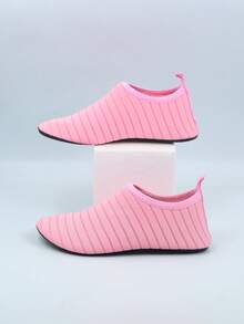 Scarpe estive da spiaggia per bambini, sandali leggeri e traspiranti con disegno a cuori rosa per ragazze, adatti per spiaggia, oceano, nuoto, sport acquatici - 1 coppia di scarpe acquatiche estive per bambini, scarpe da yoga da spiaggia antiscivolo e traspiranti con motivi a cartoni animati