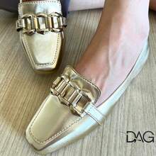 Sapatilha Feminina Julia Bico Quadrado com Fivela | Ouro Light – sofisticada, brilhante, feminina