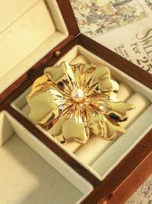 1pc Elegant Metal Flower Brooch With Faux Pearl Center, Fashionable & Sexy, Suitable For Formal Events Or Everyday Wear