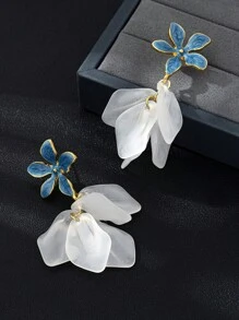 1 Pair Delicate Fashion Blue Flower Drop Earrings, Elegant Petals Pendant Earrings, Chic And Luxurious Design For Women, Suitable For Daily And Party Occasions