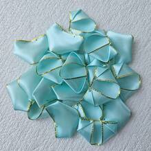 50 pezzi Kit semi-finito di petali di rosa in nastro di raso con bordo dorato, fiori eterni, materiali fai-da-te per bouquet, idea regalo artigianale per matrimoni, vacanze, compleanni, feste, lauree, decorazioni natalizie per la casa e regali di Natale