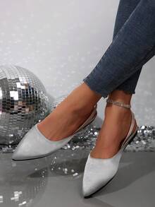 女士银色尖头一脚蹬平底鞋，缎面鞋面松紧带休闲鞋，优雅性感镂空设计，适合春夏季