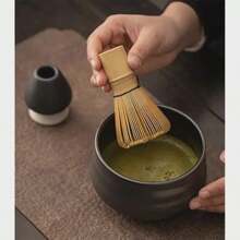 Mélangeur à matcha en bambou biologique fait à la main - 100 dents, tiges de thé japonaises traditionnelles, convient pour la cérémonie du thé authentique et l'art du dessin de fleurs, conception de haute qualité et poils faciles à nettoyer, préparation de latte au matcha, esthétique classique, un premier choix pour les acheteurs pour la rentrée des classes