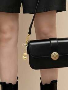 可爱字母泡泡吊坠包包挂饰 - 幸运水晶吊坠，金色字母 A-Z 吊坠，闪亮合金包包背包挂饰 - 生日及特殊场合的完美礼物，钥匙扣戒指包包背包汽车挂饰，送给女士和女孩的礼物，钱包和手提包配件