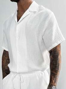 男士休闲度假夏季户外及日常穿着，经典纯色宽松短袖衬衫，纽扣开襟，是夏威夷海滩度假、音乐节和日常穿着的理想之选。 - 白色 - 查看 4