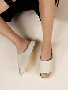 Geeignet für Sport Outdoor und Hausgebrauch, haben ein starkes Gefühl für etwas Trittiges und einen dicken EVA-Sandalenboden