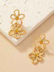 1 Pair Metal Petal Type Dangle Earrings - Yellow Gold - View 2