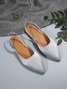 女士银色尖头一脚蹬平底鞋，缎面鞋面松紧带休闲鞋，优雅性感镂空设计，适合春夏季