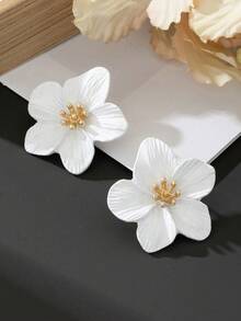 2件套白色花朵和三叶草设计耳环，适合女性佩戴，可作为礼物、派对饰品和团队建设活动佩戴 - 白色花 - 查看 2