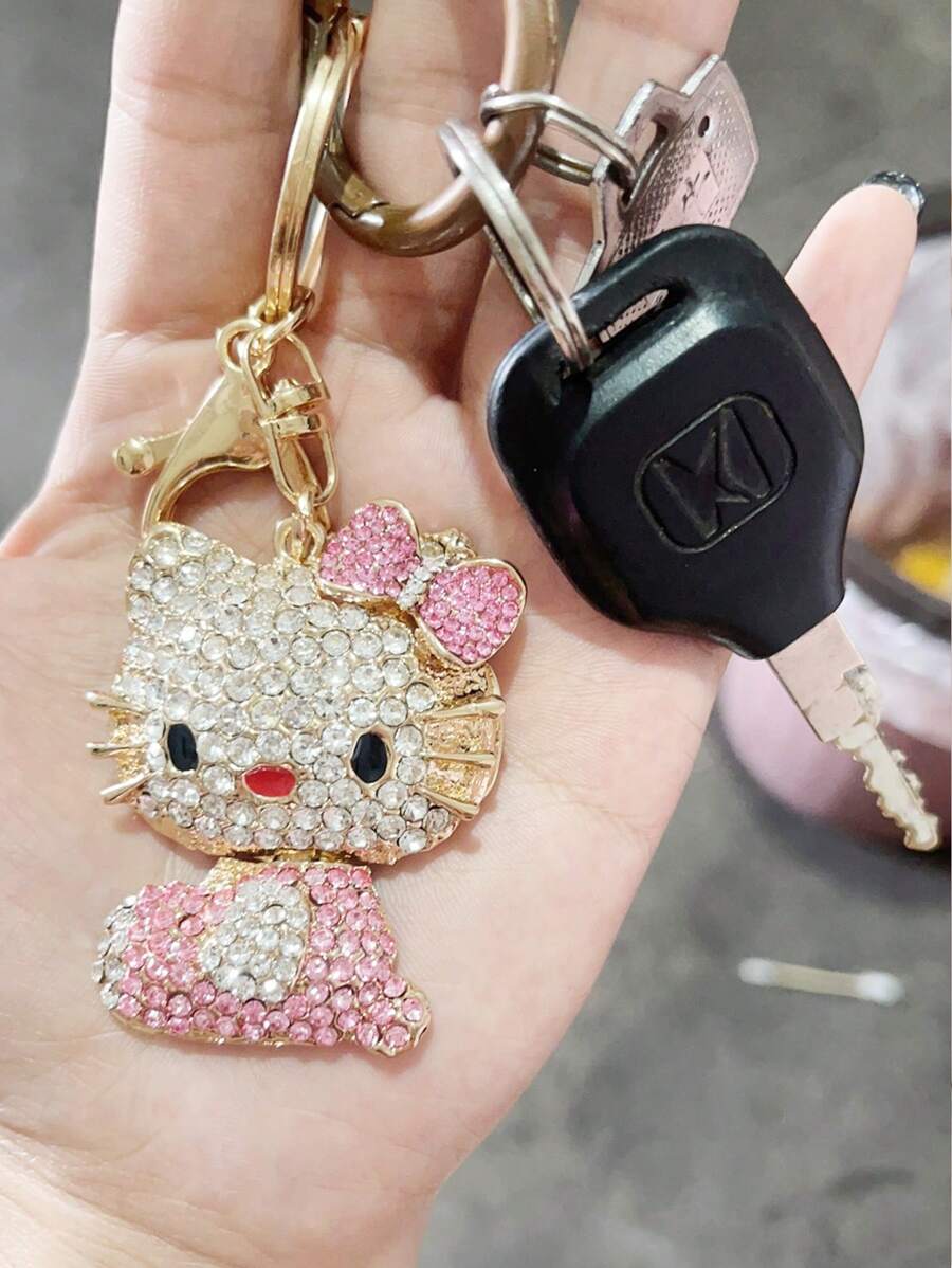 Sanrio Chaveiro de diamantes Sanrio Hello Kitty, chaveiro cravejado de diamantes, pingente de bolsa feminina, chaveiro de metal para carro, acessório de bolsa, decoração de bolsa e pingente de carro, com fivela, acessórios domésticos, presente feminino, aniversário, dia das mães, dia das crianças, formatura, dia de ação de graças, presente de Natal para amigos e familiares