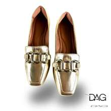 Sapatilha Feminina Julia Bico Quadrado com Fivela | Ouro Light – sofisticada, brilhante, feminina