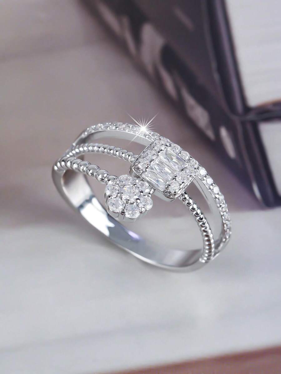 1 pièce Bague cubique en zircone brillante, délicate et élégante aux motifs géométriques multicouches et fleurs scintillantes. Convient comme cadeau pour les femmes pour la Saint-Valentin, les rendez-vous, les anniversaires de mariage, les fiançailles, les mariages ou les fêtes d'anniversaire.