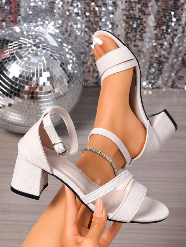 زوج واحد من صنادل كعب عالٍ للمراهقين، صنادل صيفية متعددة الاستخدامات ذات فتحة للأصبع، صنادل كعب سميك على الطراز الروماني، كعب عالٍ من الجلد المدبوغ اللون البيج