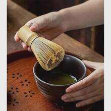 Mélangeur à matcha en bambou biologique fait à la main - 100 dents, tiges de thé japonaises traditionnelles, convient pour la cérémonie du thé authentique et l'art du dessin de fleurs, conception de haute qualité et poils faciles à nettoyer, préparation de latte au matcha, esthétique classique, un premier choix pour les acheteurs pour la rentrée des classes