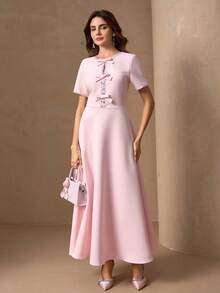 Robe de luxe pour femmes, coupe évasée, col rond, avec manche ornée d'un papillon décoré de perles, confectionnée à la main