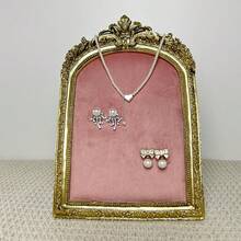 حامل عرض مجوهرات بتصميم إطار صورة من المخمل للعرض بطراز رجعي، حامل عرض قلادات وأقراط المجوهرات والخرز كديكور, عودة إلى المدرسة