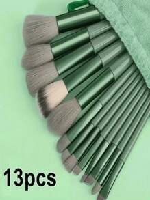 15 pièces Ensemble de pinceaux de maquillage, 13 pinceaux de maquillage et 2 éponges de maquillage, utilisation double humide et sèche, outils de maquillage essentiels, cadeau idéal pour Noël, Nouvel An, Fête des Mères, Remise des diplômes