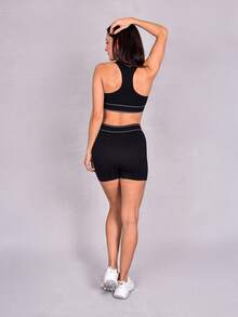 Conjunto deportivo para mujer con short y top cómodo 2 piezas, ideal para entrenamiento en gym, yoga y actividades fitness. Diseño ajustado, transpirable y flexible para moverte con total libertad. - Negro - Ver 8