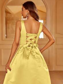 Faeriesty 女士优雅缎面方领系带连衣裙，曳地长裙摆，尽显奢华气质 | 适合盛大晚宴、婚礼或红毯活动的奢华晚装，也是夏季度假的理想之选