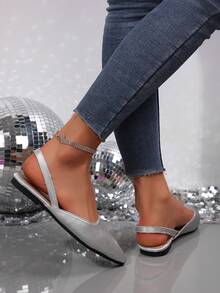 女士银色尖头一脚蹬平底鞋，缎面鞋面松紧带休闲鞋，优雅性感镂空设计，适合春夏季