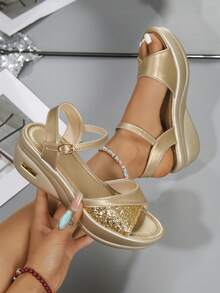 Sandali con zeppa e piattaforma comodi e alla moda con decorazioni in paillettes, per donne taglia curvy. Sandali con zeppa spessa e suola impermeabile, con cinturino elastico regolabile, misure standard.