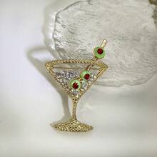 1 szt. Modna, zabawna, słodka broszka w kształcie kubka do wina, odpowiednia do odzieży damskiej, na tył opakowania, ozdobne szpilki do biżuterii, prezenty noworoczne