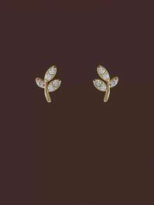 1 对简约休闲铜橄榄枝设计耳环，轻巧优雅，适合女性日常佩戴