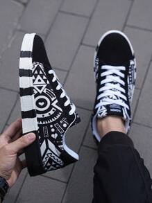 Scarpe da skateboard di coppia con suola in gomma, classiche e alla moda, con stampa casuale in bianco e nero a contrasto, confortevoli e versatili. Sneaker basse personalizzate con motivo geometrico, adatte per esterno/casual/sport