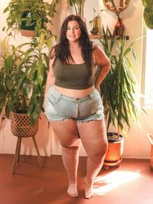 Truni Plus Size Distressed Denim Relaxed Vacation Shorts