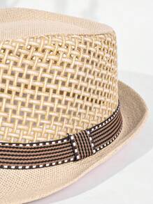 Chapéu de Palha Leve Cáqui Masculino Monopeça. É Respirável no Verão, Trazendo Uma Sensação Refrescante. Esse Chapéu Elegante é Confortável e Leve, e É Um Chapéu de Sol Conveniente e Prático. É Um Chapéu de Sol Versátil, Adequado para a Primavera, Destacando Um Temperamento Elegante. O Chapéu Refrescante Com Material Delicado e Suave à Pele é Um Item Essencial para a Praia.