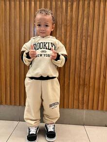 Conjunto de Inverno Moda Infantil Masculina – 2 Peças com Moletom, Blusa e Calça | Look Confortável Juvenil 02 AO 14 Anos. - Bege - Visão 12