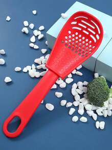 Cuchara multiusos para cocina, que sirve para moler, triturar y escurrir, además de rallar jengibre y ajo, batir huevos, separar proteínas, aplastar patatas y ser una espátula para freír