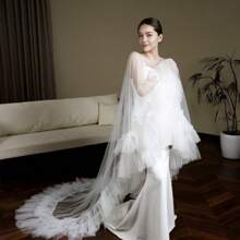 1 pieza Chaqueta con capucha de gasa multicapa transparente para novia, con dobladillo de volantes fruncidos, para fotos de boda