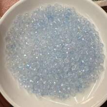 500 pièces de perles de verre facetées colorées de 4 mm, perles de cristal brillantes avec éclat de gemmes, convient pour les cadeaux, la création de bijoux, l'artisanat fait main et les projets DIY, idéal pour les créations DIY pendant les festivals et plus encore