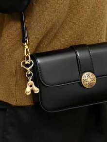 可爱字母泡泡吊坠包包挂饰 - 幸运水晶吊坠，金色字母 A-Z 吊坠，闪亮合金包包背包挂饰 - 生日及特殊场合的完美礼物，钥匙扣戒指包包背包汽车挂饰，送给女士和女孩的礼物，钱包和手提包配件