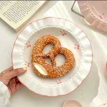 6 件套可爱蝴蝶结陶瓷餐具套装（2 个碗、2 个盘子、2 个勺子）、麦片/燕麦片碗、早餐盘，适合返校、节日礼物、居家/餐厅/派对使用，可微波炉加热