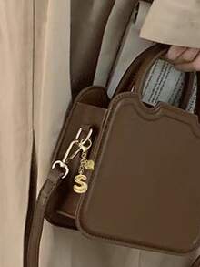 A-Z字母钥匙扣 - 精致金色金属字母钥匙圈，配有龙虾扣和心形装饰，采用耐用锌合金材质，适合度假、约会、海滩、购物、通勤、学习等各种场合，完美搭配钱包、耳机盒、背包和车钥匙 - 理想的生日礼物和钥匙配件 | 精致钥匙扣 | 金属钥匙扣，春夏最佳搭配 - 金色 - 查看 4