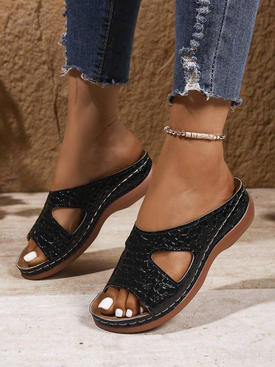 新款夏季镂空花朵刺绣坡跟凉鞋女士休闲沙滩拖鞋罗马风格厚底露趾复古创意时尚透明别致凉鞋