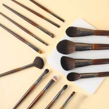 Zestaw 14 profesjonalnych pędzli do makijażu – pędzel do pudru, pędzel do konturowania, pędzel do różu, pędzel do maseczki, pędzel wachlarzowy do rozświetlacza, pędzel do korektora, pędzel do rozświetlacza, duży pędzel do blendowania cieni, pędzel do blendowania detali, pędzel skośny do cieni, mały pędzel do blendowania, duży pędzel do cieni, pędzel do ust. Wysokiej jakości narzędzia do pielęgnacji skóry, miękkie włosie, puszyste i pigmentowane, drewniane uchwyty dla łatwego chwytu, idealne do codziennego makijażu. Zestaw pędzli, zestaw pędzli do makijażu, zestaw pędzli do makijażu, kompletny zestaw do makijażu, zestaw pędzli, zestaw pędzli do makijażu, zestaw prezentowy do makijażu. - Brązowy - Zobacz 6
