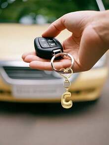 可爱字母泡泡吊坠包包挂饰 - 幸运水晶吊坠，金色字母 A-Z 吊坠，闪亮合金包包背包挂饰 - 生日及特殊场合的完美礼物，钥匙扣戒指包包背包汽车挂饰，送给女士和女孩的礼物，钱包和手提包配件