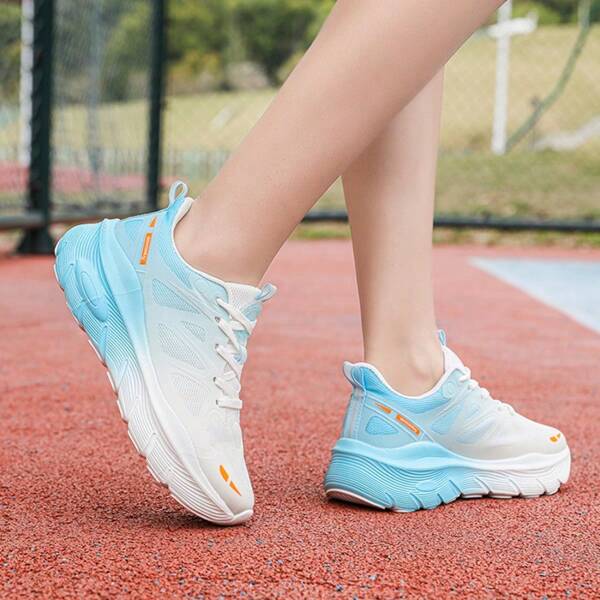 1 par de zapatillas de malla para mujer, zapatillas de running con suela gruesa, zapatos deportivos casuales ligeros y antideslizantes para exteriores, zapatos cómodos con elevación de hasta 6cm