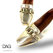 Sapatilha Feminina Julia Bico Quadrado com Fivela | Ouro Light – sofisticada, brilhante, feminina