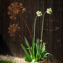 1pc Natural Rusted Metal Garden Stake Decor - Modern Floral Design, Durable Outdoor Rustic Appearance, Suitable For Garden, Patio, Balcony, Planter - Perfect Gift, Garden Decoration