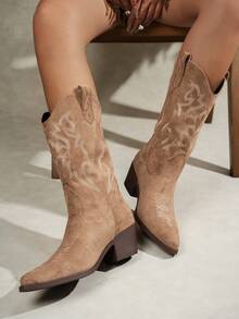 Botas cortas versátiles de moda para mujer, nuevas botas de otoño de punta puntiaguda, cómodas, de unicolor, con tacón grueso, antideslizantes, con bordados retro al estilo occidental, botas vaqueras