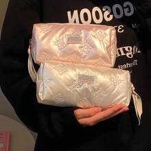 1个纯色蝴蝶结印花PU笔袋，桌面收纳袋，适合小学和初中学生，可收纳铅笔、尺子、钢笔和其他书写工具，适合作为生日礼物、返校礼物、学习用品、文具包或背包配件。