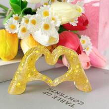 1pc,Colorful Resin Heart - Shaped Festive Figurine Ornaments. Ideal For Occasions Like Birthdays, Adding An Ambient Touch To Tabletops. Perfect Decorations For Proposal Parties, Wedding Gifts, And Wedding Favors For Guests.